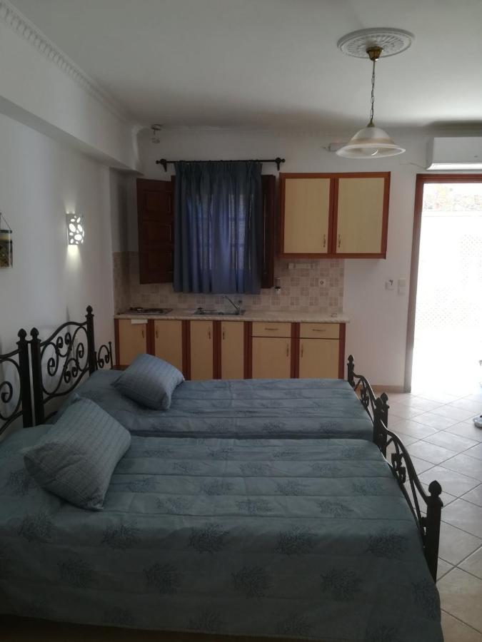 Leonidas Apartments Камари Экстерьер фото