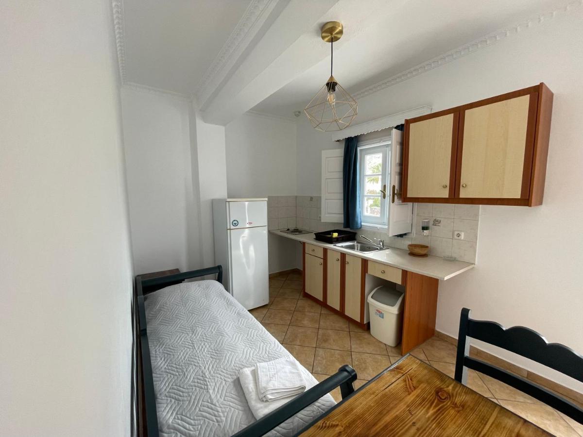 Leonidas Apartments Камари Экстерьер фото