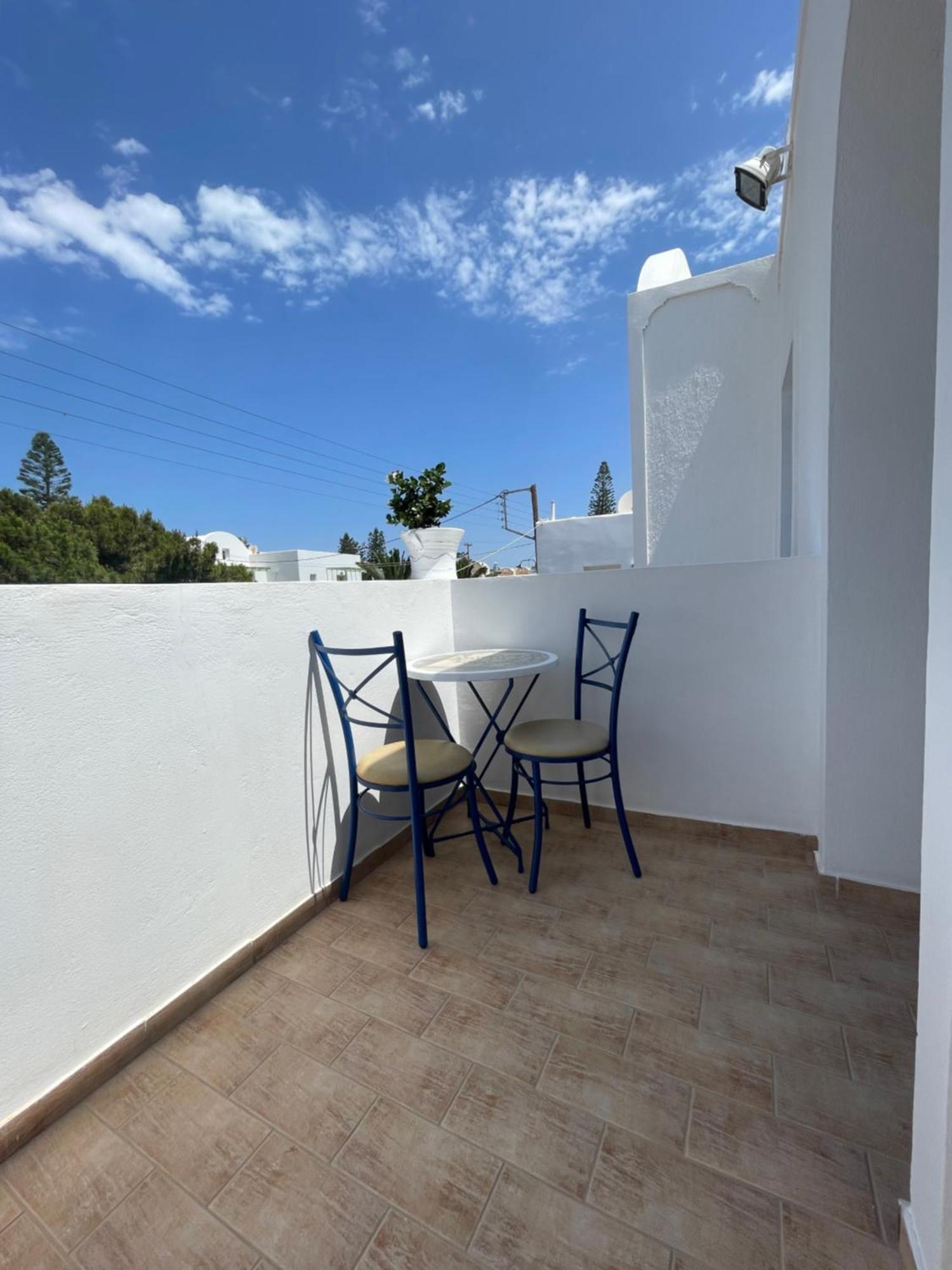 Leonidas Apartments Камари Экстерьер фото